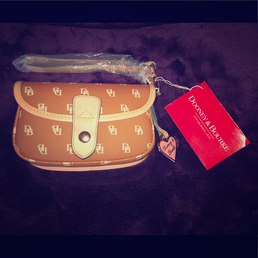 Dooney & Bourke Flap Wrislet! 👜